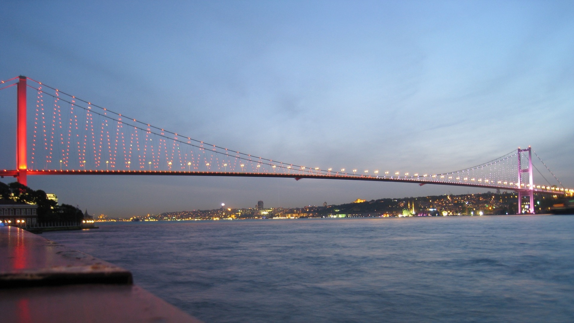 Gün batımından sonra İstanbul Boğazı